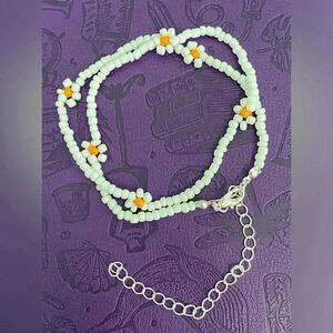 Handmade White Flower Daisy Seed Bead Choker Necklace